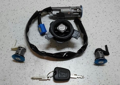 تصویر سوئیچ استارت درب و صندوق (کامل ) نوین پارت