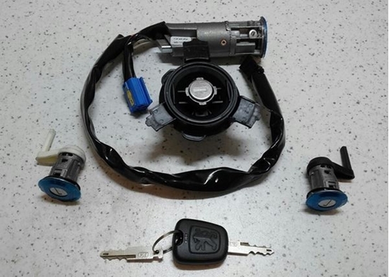 تصویر سوئیچ استارت درب و صندوق (کامل ) نوین پارت