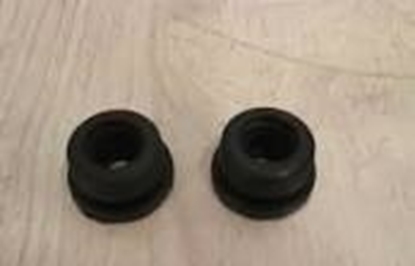 تصویر HIC لاستیک زیر منبع روغن  ترمز پراید