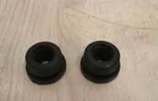 تصویر HIC لاستیک زیر منبع روغن  ترمز پراید